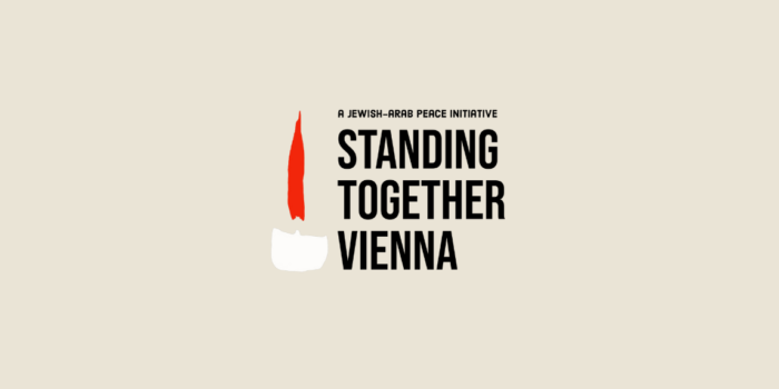 Standing-together-Schriftzug